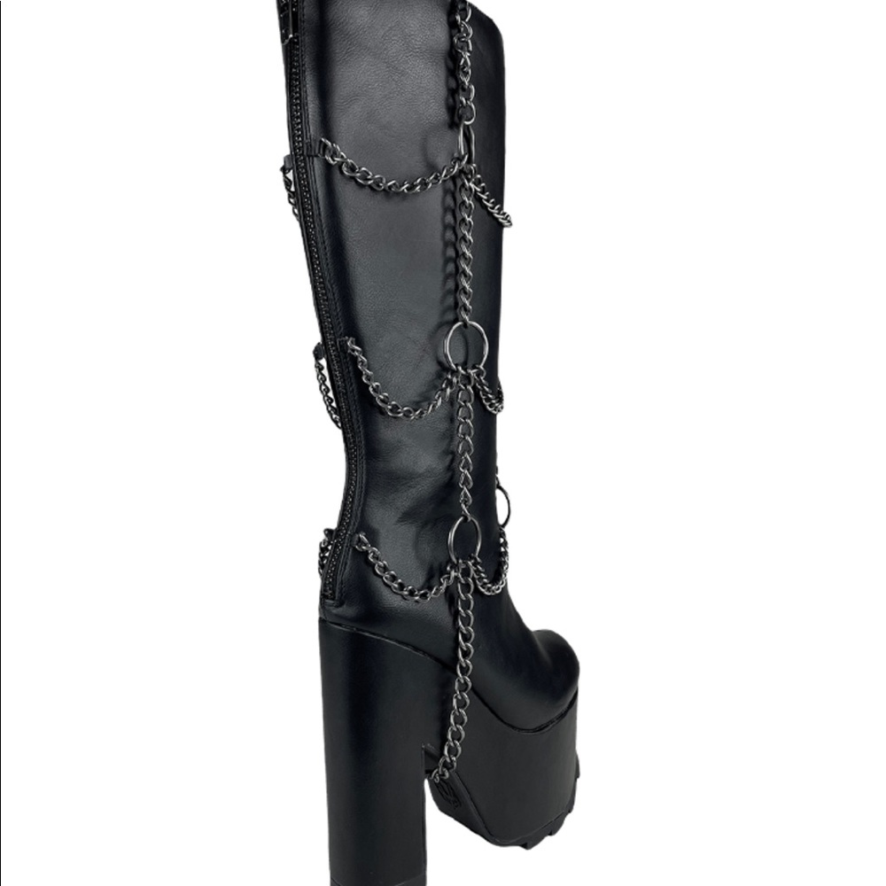 YRU boots 6US TTS